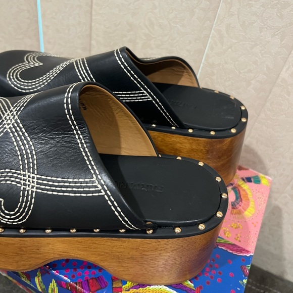 NEW FARM Rio Black Heart Clog Studded Platform Heels - Picture 5 of 12